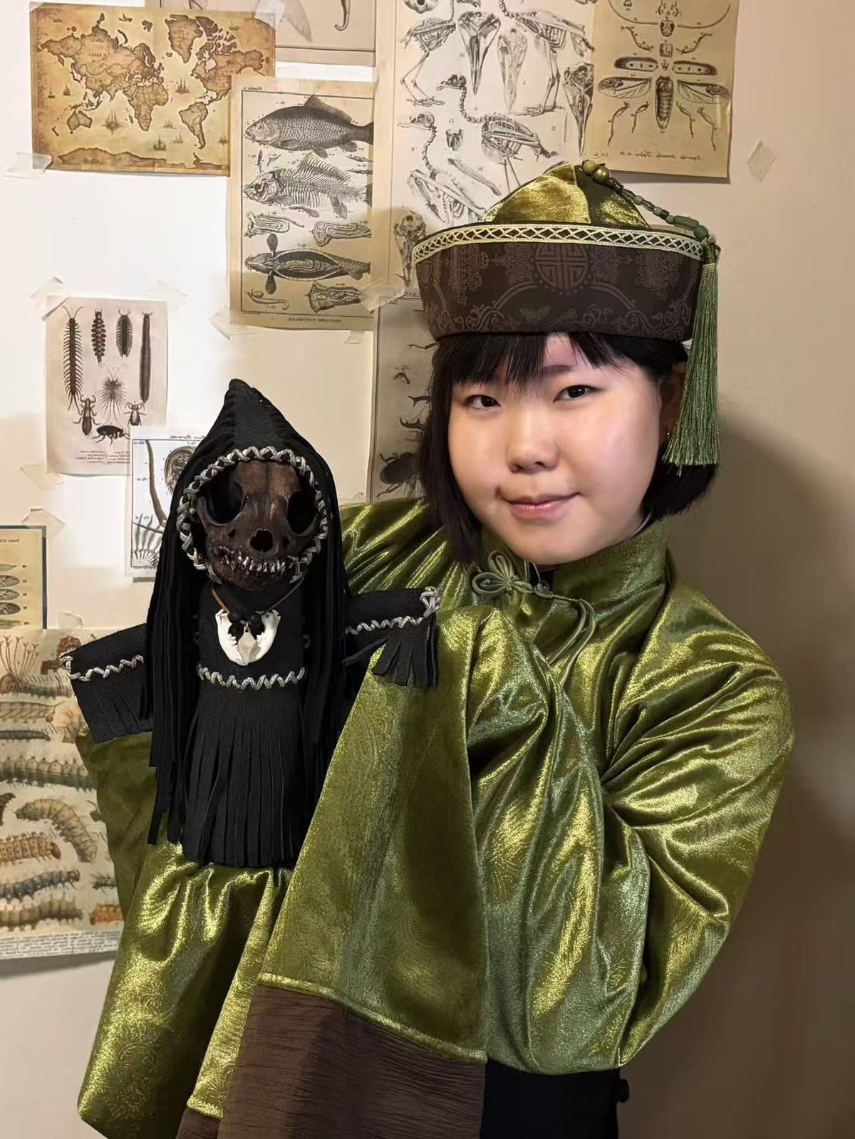 闇と遙ぶ、森の魔女。